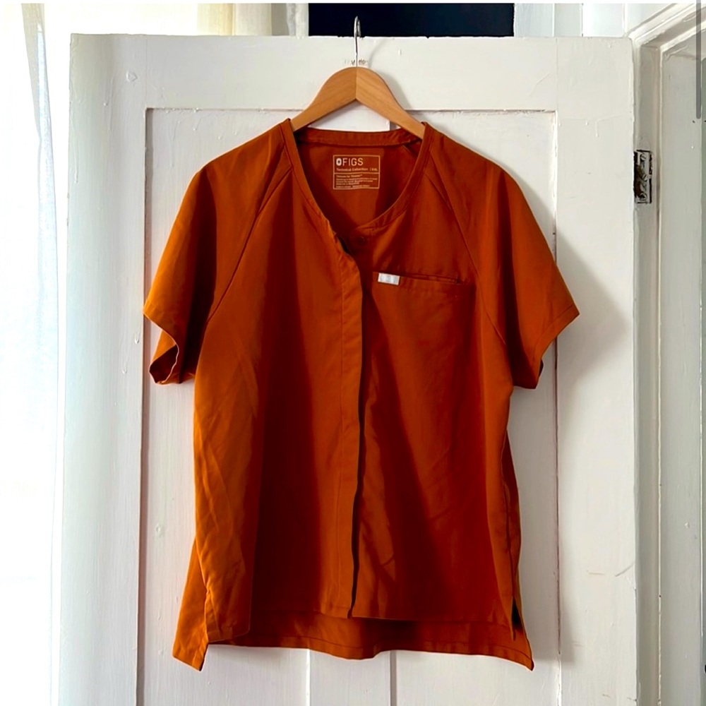 Figs scrub top